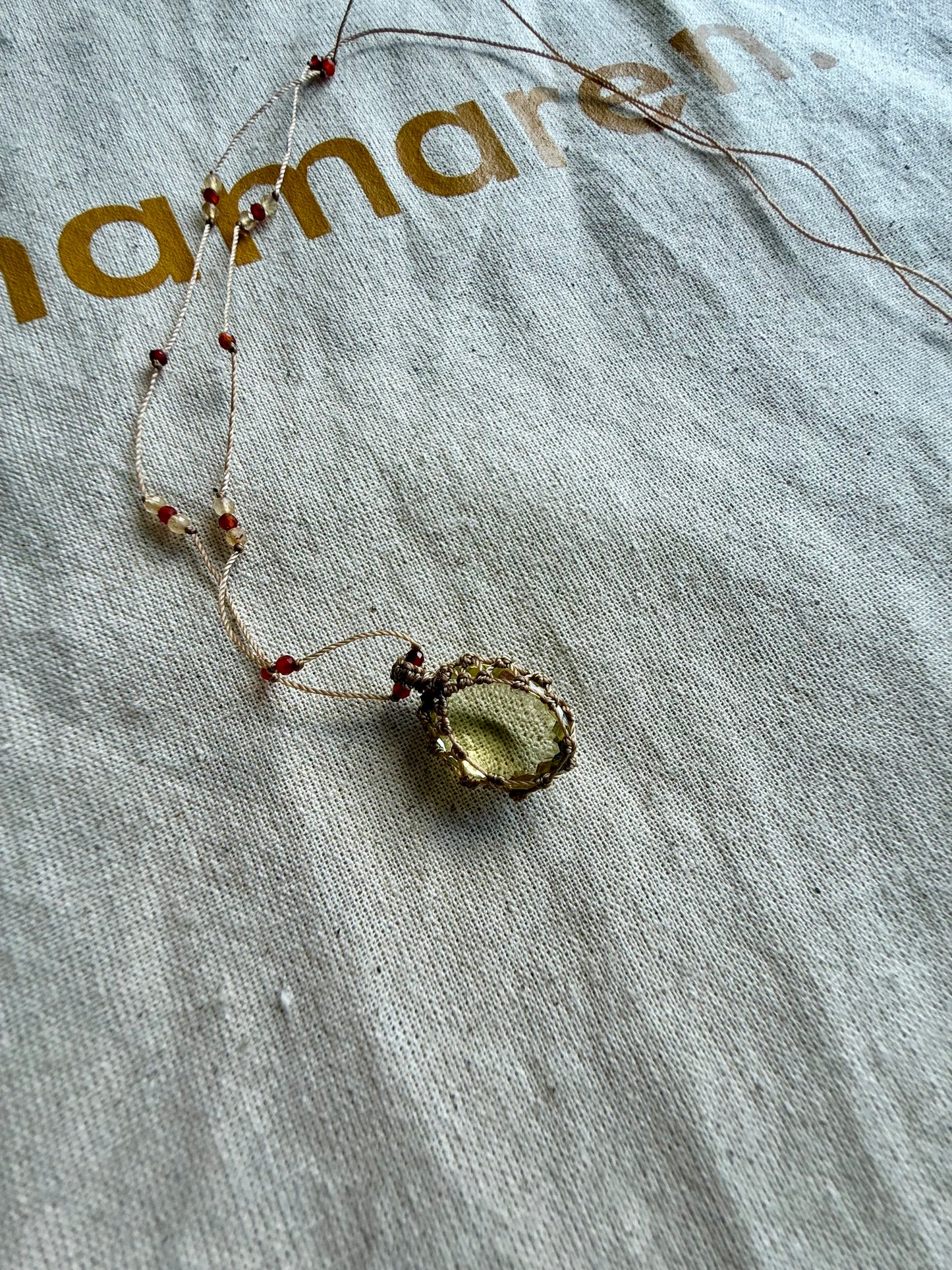 Collier citrine tissée