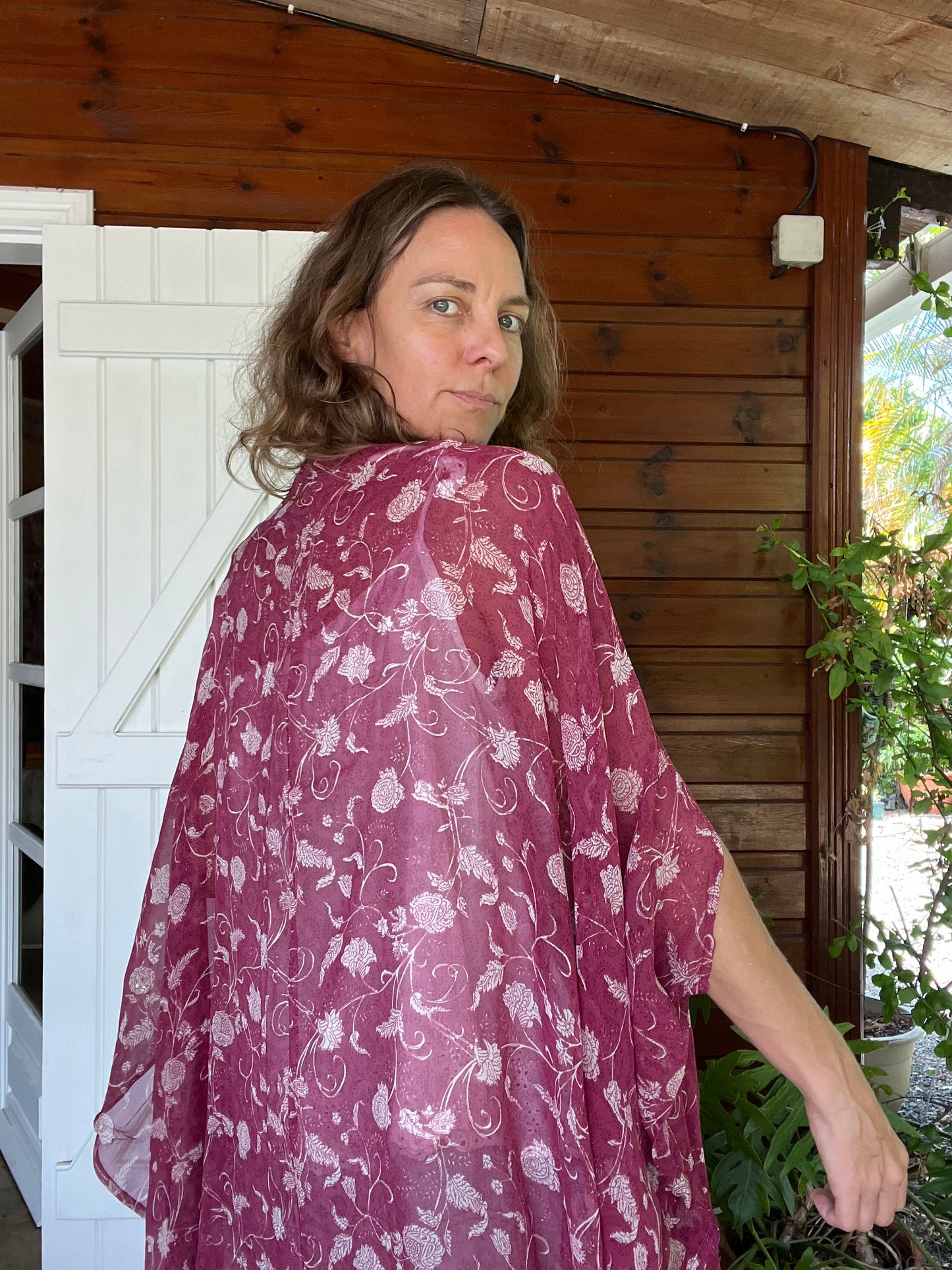 Kimono Meekha long red broderies et sequins