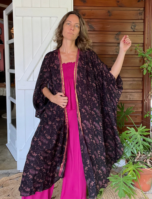 Kimono Meekha long black and gold