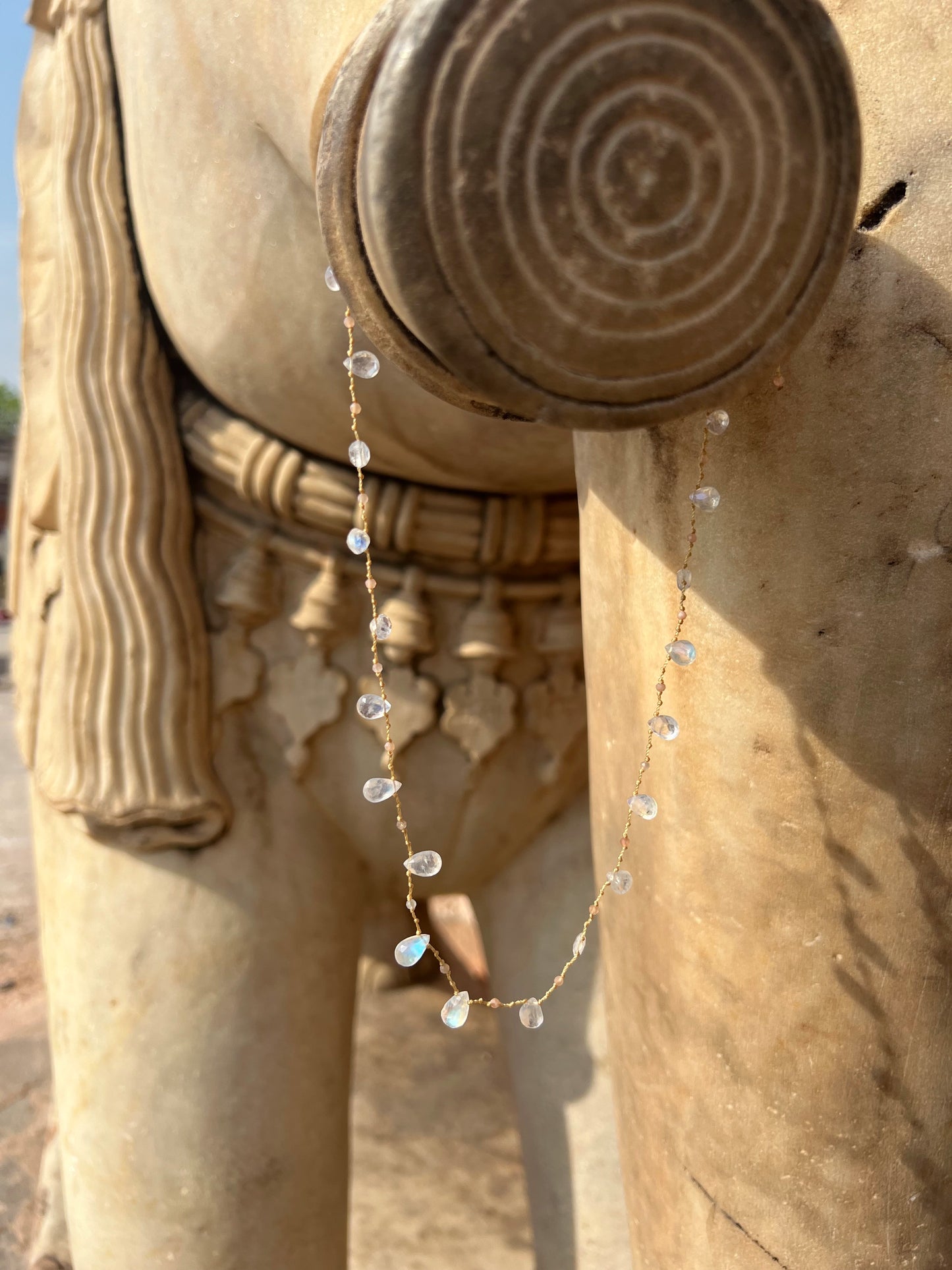 Collier gouttes pierre de lune