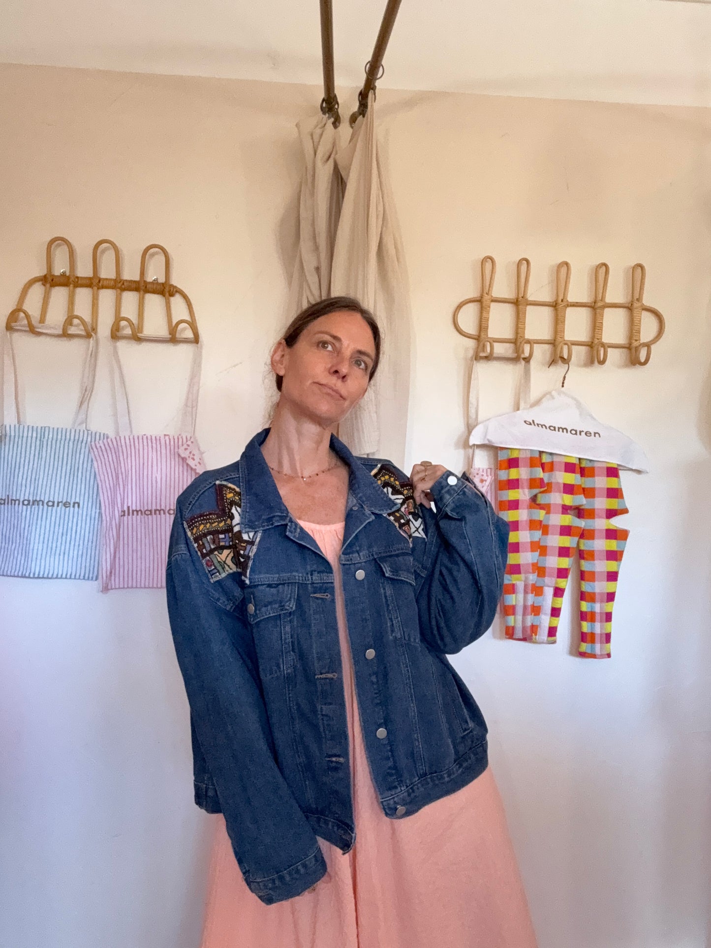 Veste upcyclée broderie main