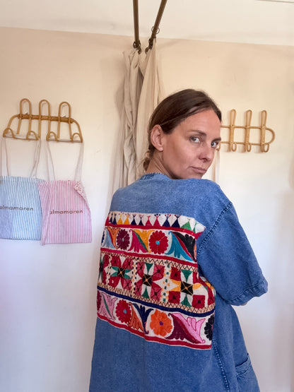 Veste upcyclée broderie main