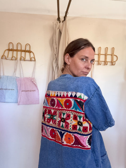 Veste upcyclée broderie main