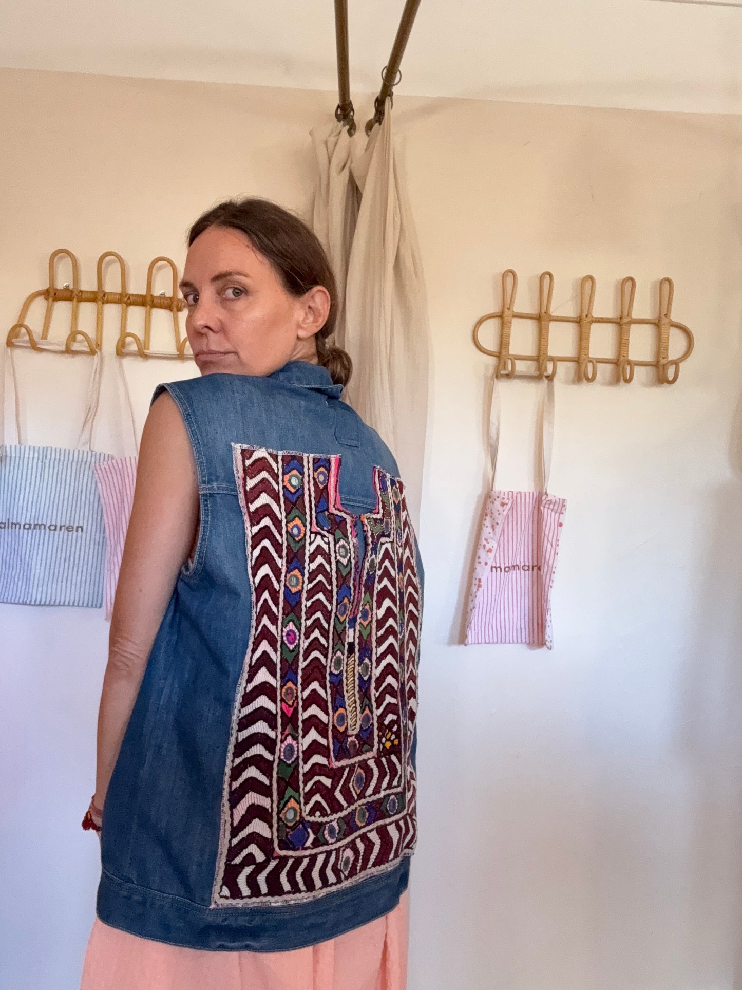 Veste upcyclée broderie main Oversize sans manches