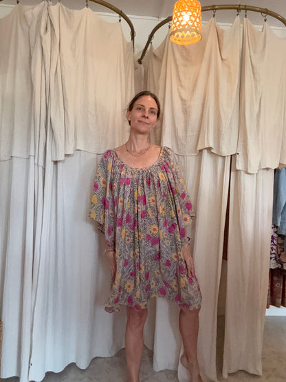 Robe Sahira courte 🩶🩷💛