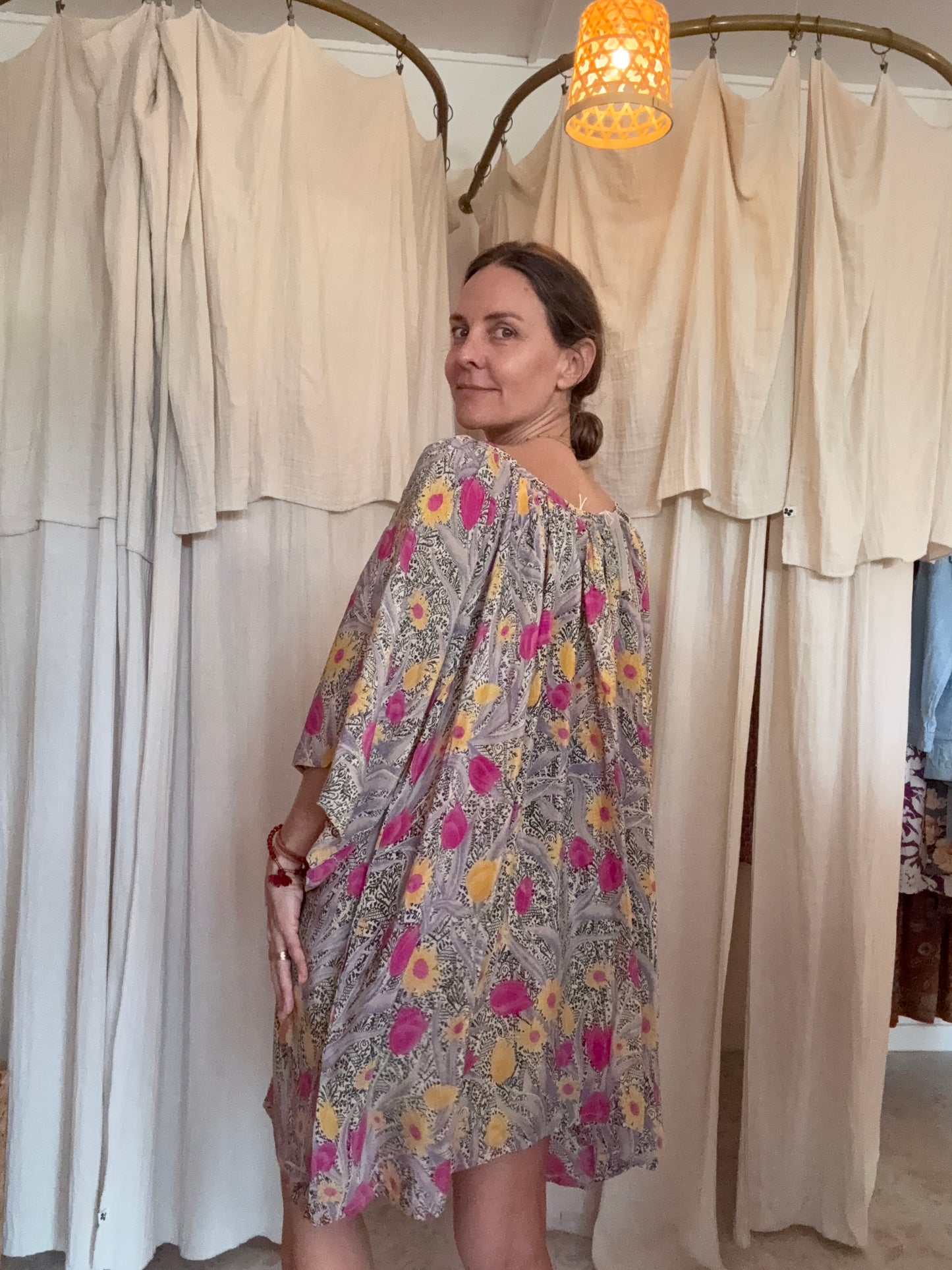 Robe Sahira courte 🩶🩷💛