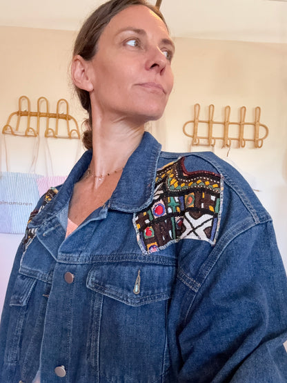 Veste upcyclée broderie main