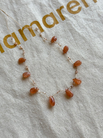 Collier gouttes pierre de soleil