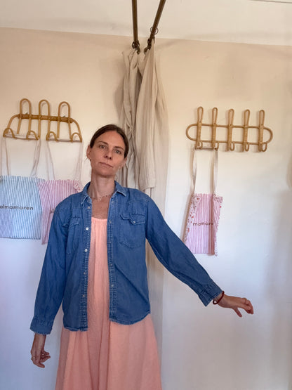 Chemise upcyclée broderie main