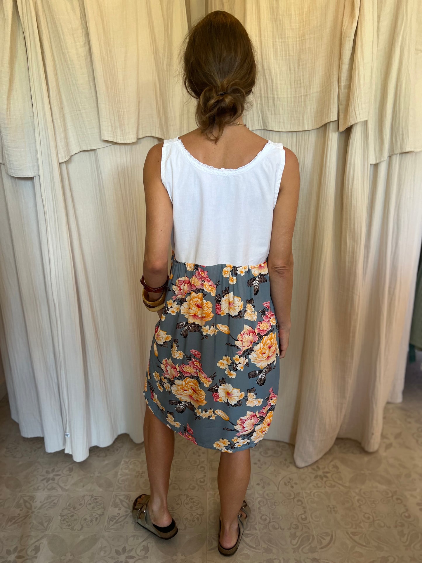 Robe Henriette L-XL 🤍🩵🩷